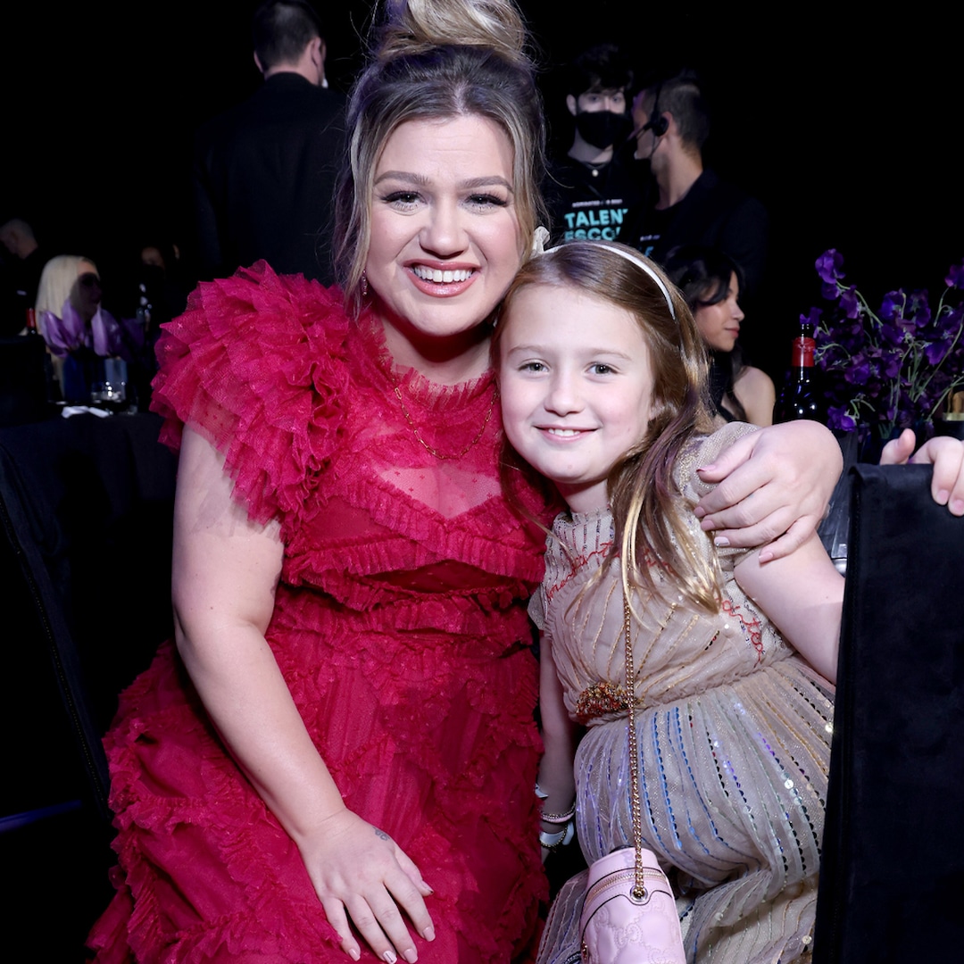 See Kelly Clarkson’s Daughter River Rose Steal the Show in New “Favorite Kind of High” Video – E! Online